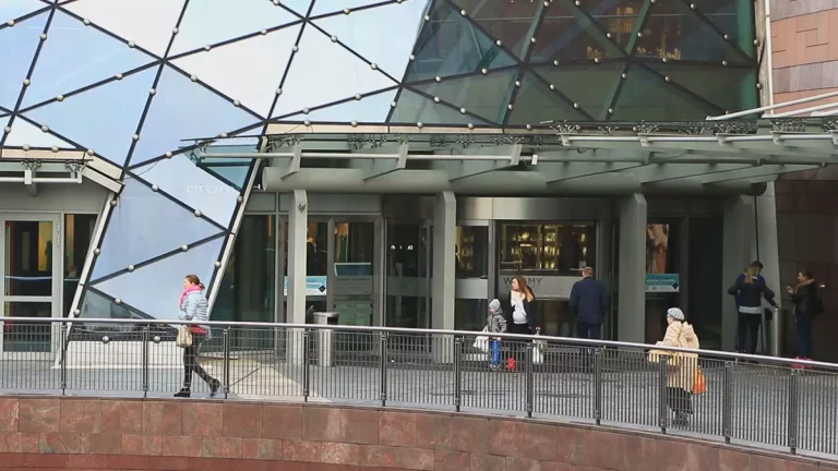 Schody całoszklane – transparentny luksus w nowoczesnym wydaniu