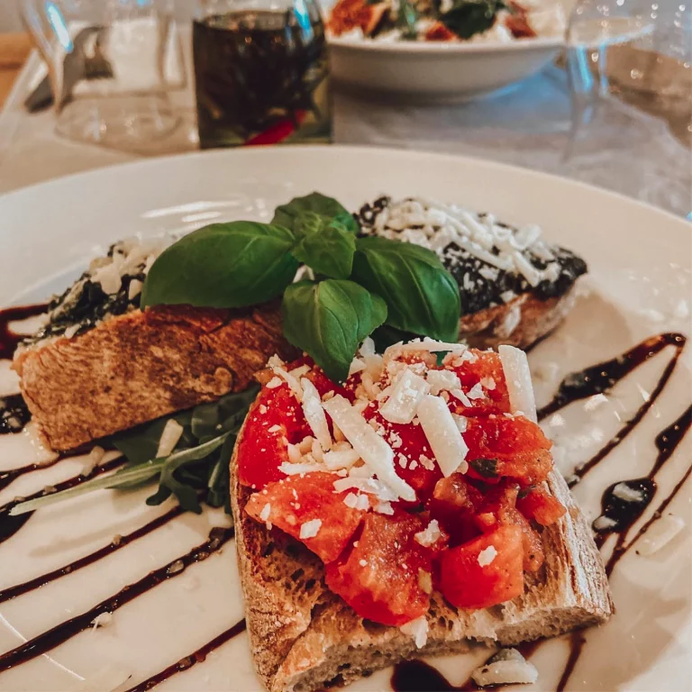 Od przystawki po deser – jak komponuje się idealne menu w dobrej restauracji